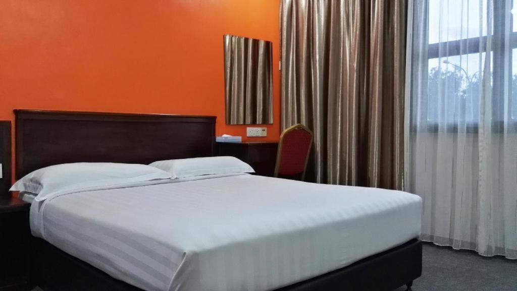 Id Hotel Сегамат Екстериор снимка