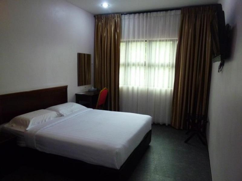 Id Hotel Сегамат Екстериор снимка