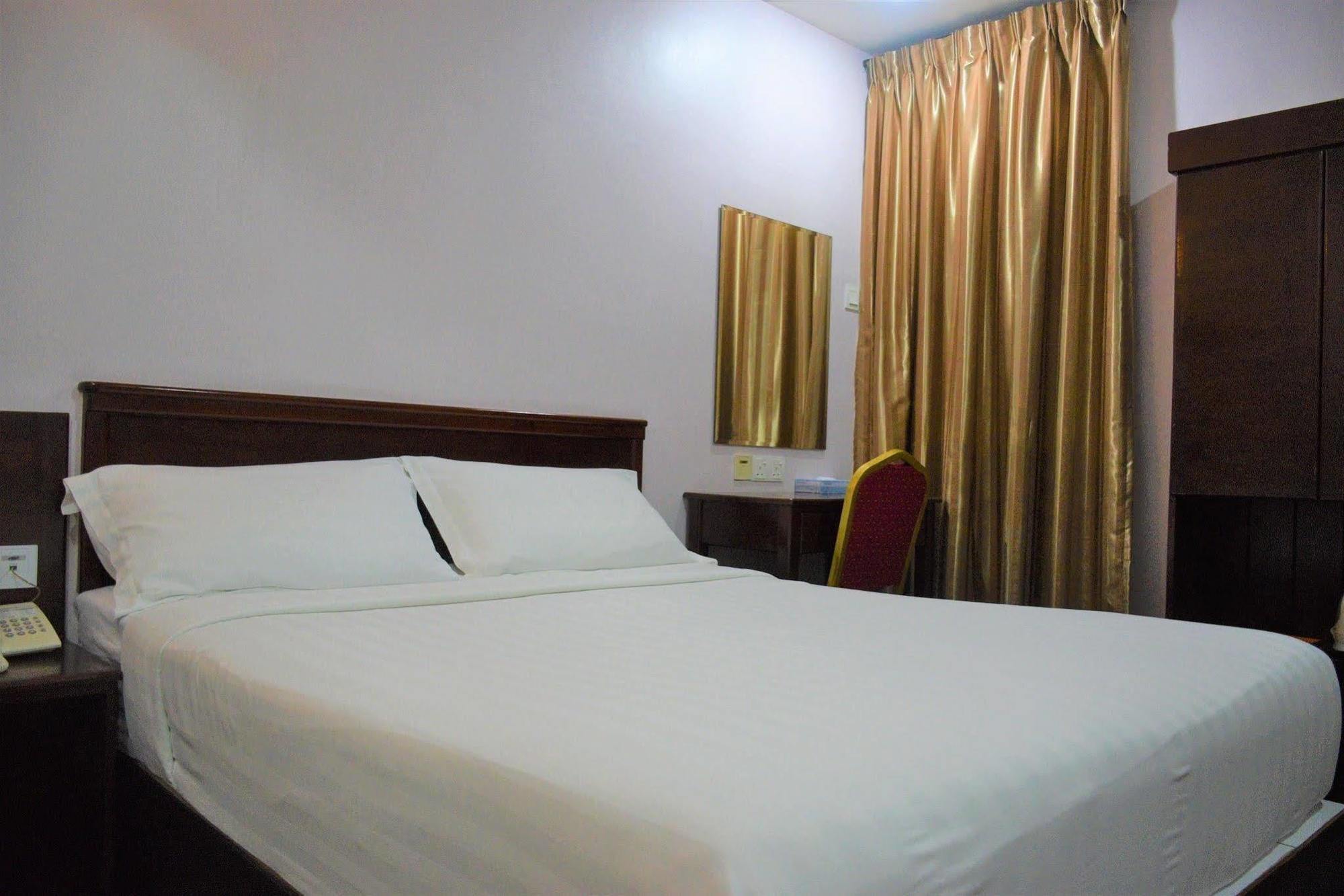 Id Hotel Сегамат Екстериор снимка